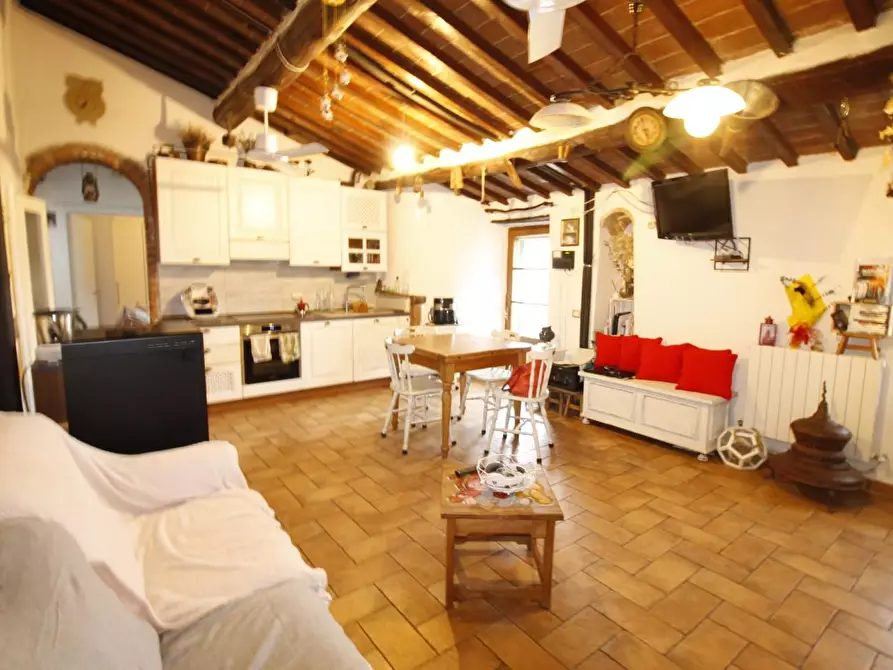 Immagine 2 di Appartamento in vendita  a Casole D'elsa