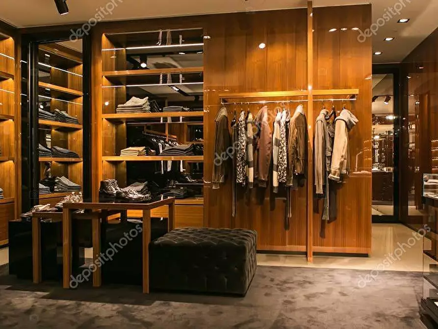 Immagine 13 di Locale commerciale in affitto  a Lucca