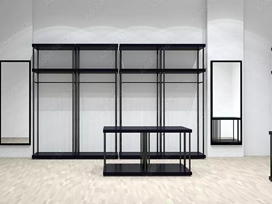 Immagine 17 di Locale commerciale in affitto  a Lucca