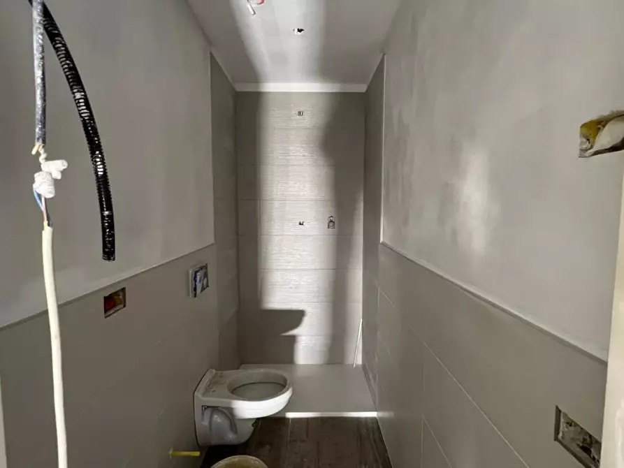 Immagine 11 di Appartamento in vendita  a Siena