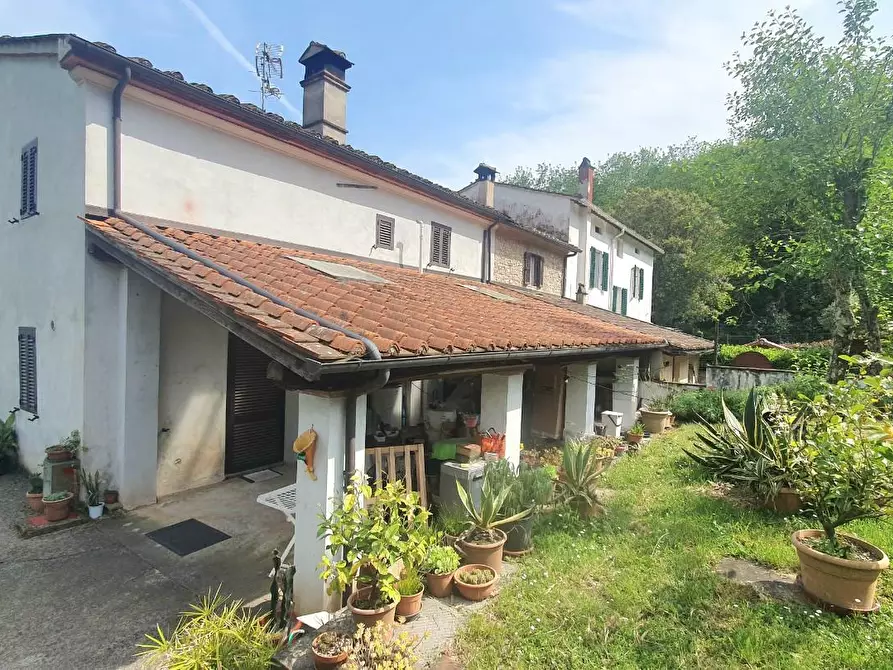 Immagine 37 di Casa semindipendente in vendita  a Lucca