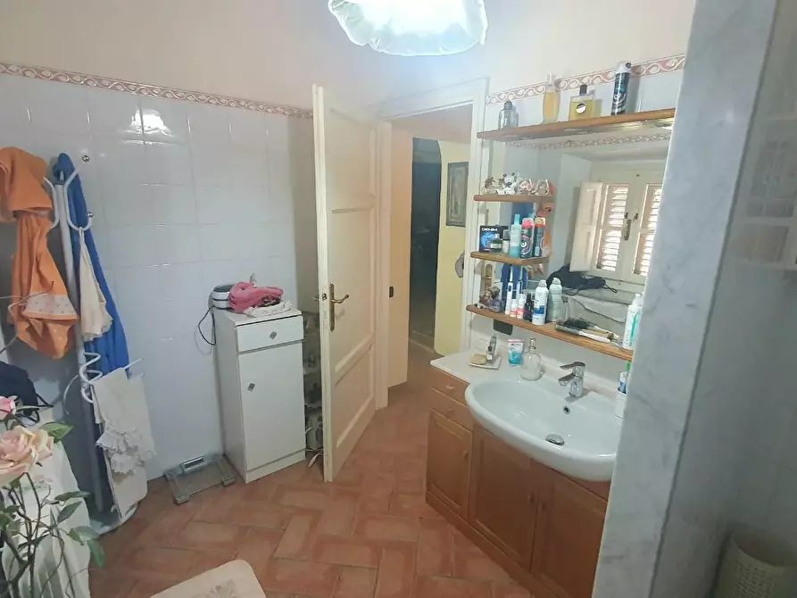 Immagine 22 di Casa semindipendente in vendita  a Lucca