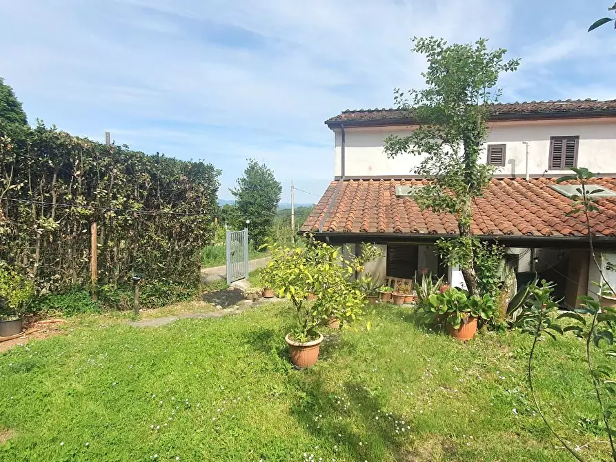 Immagine 33 di Casa semindipendente in vendita  a Lucca