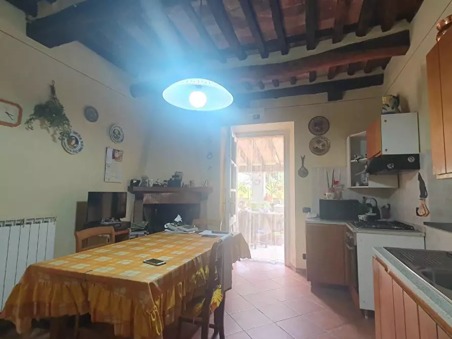 Immagine 11 di Casa semindipendente in vendita  a Lucca