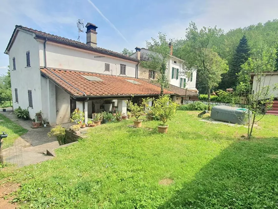 Immagine 1 di Casa semindipendente in vendita  a Lucca