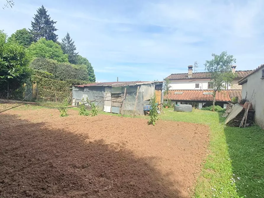 Immagine 36 di Casa semindipendente in vendita  a Lucca