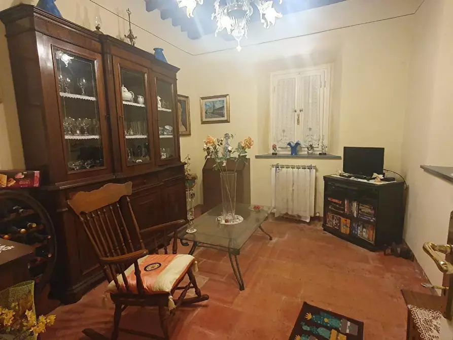 Immagine 4 di Casa semindipendente in vendita  a Lucca