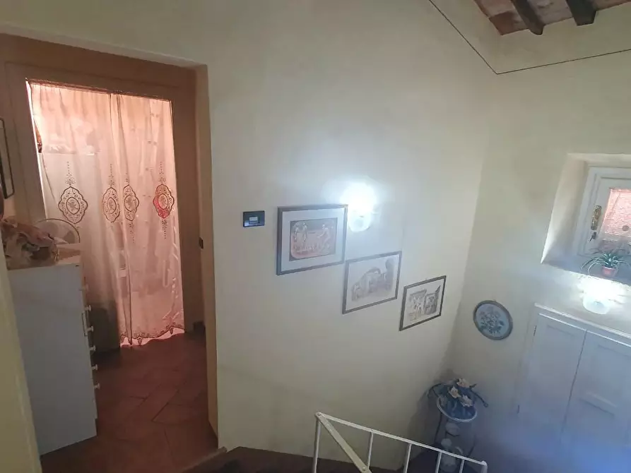Immagine 15 di Casa semindipendente in vendita  a Lucca