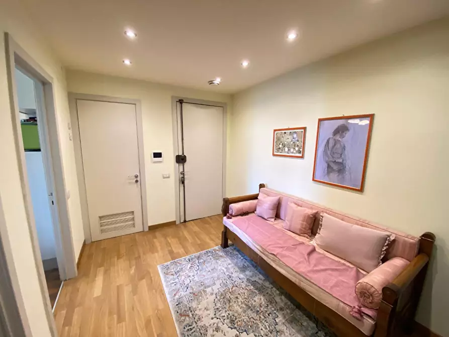 Immagine 2 di Appartamento in vendita  a Lucca