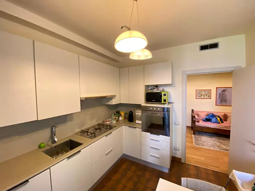 Immagine 9 di Appartamento in vendita  a Lucca