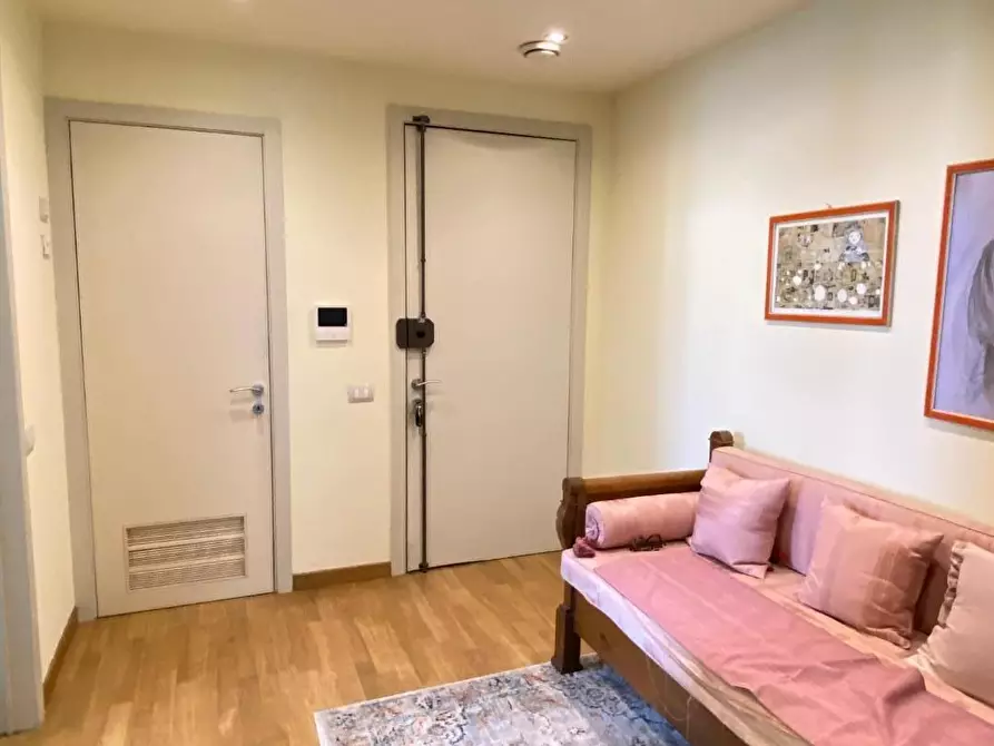 Immagine 3 di Appartamento in vendita  a Lucca