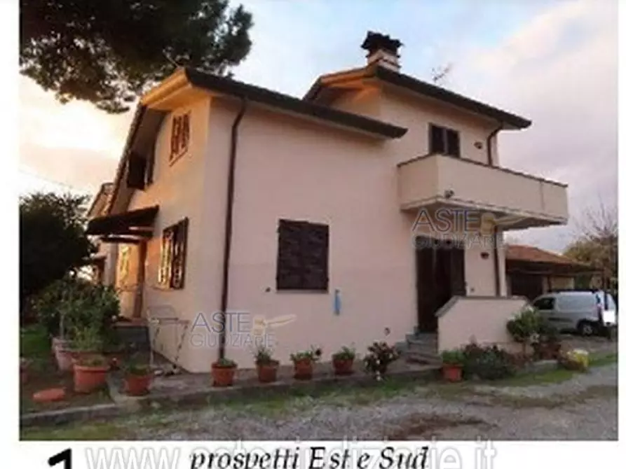 Immagine 1 di Palazzo in vendita  a San Giuliano Terme