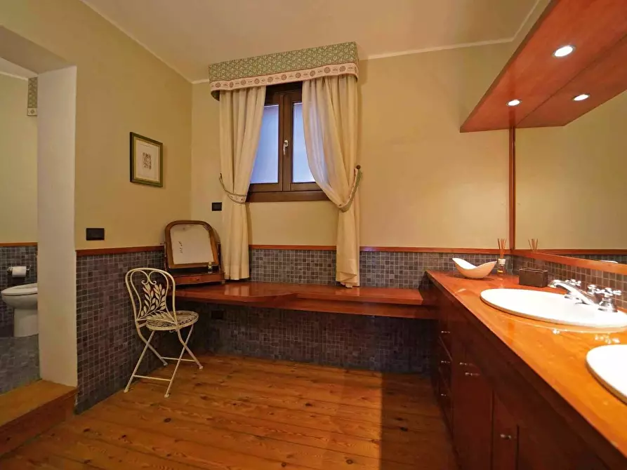 Immagine 67 di Villa in vendita  a Podenzana