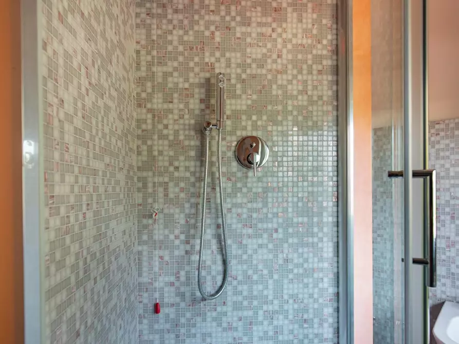 Immagine 41 di Villa in vendita  a Podenzana