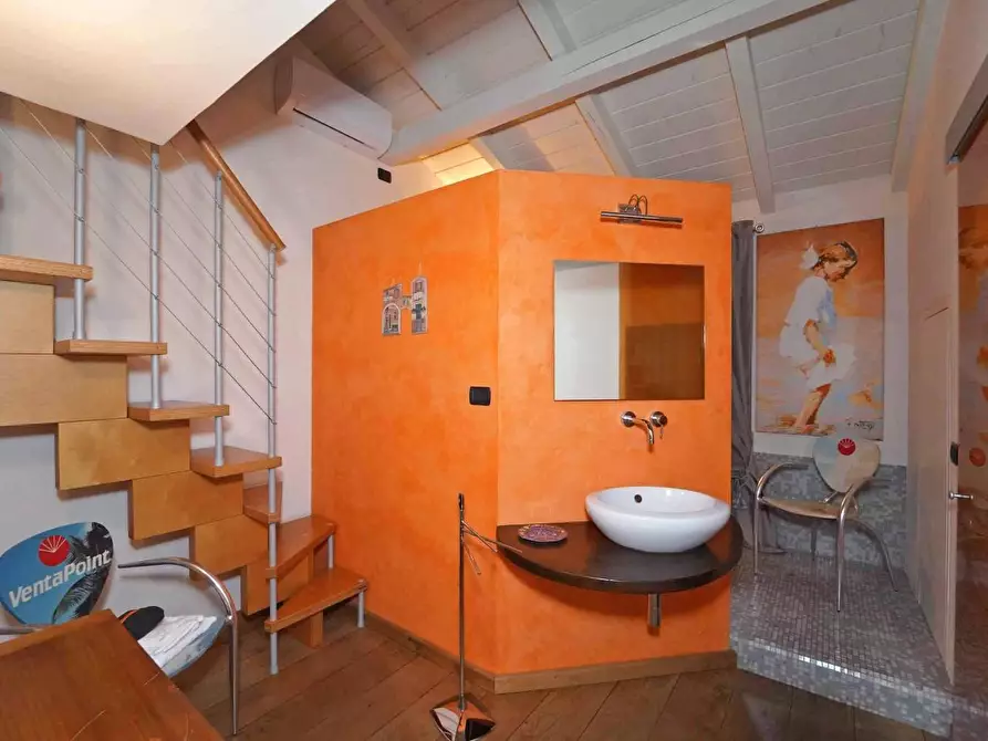 Immagine 60 di Villa in vendita  a Podenzana