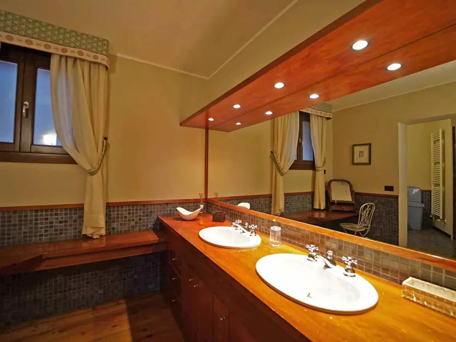 Immagine 63 di Villa in vendita  a Podenzana