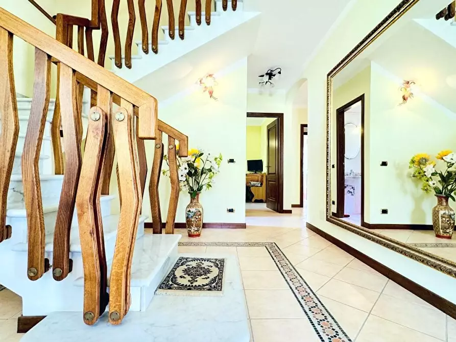 Immagine 8 di Villa in vendita  a Pietrasanta