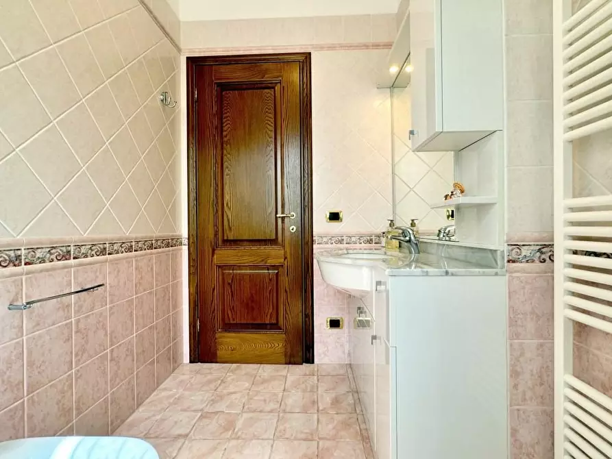 Immagine 26 di Villa in vendita  a Pietrasanta