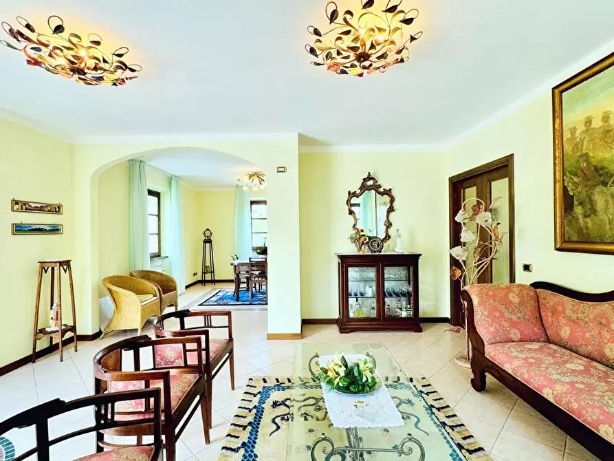 Immagine 2 di Villa in vendita  a Pietrasanta