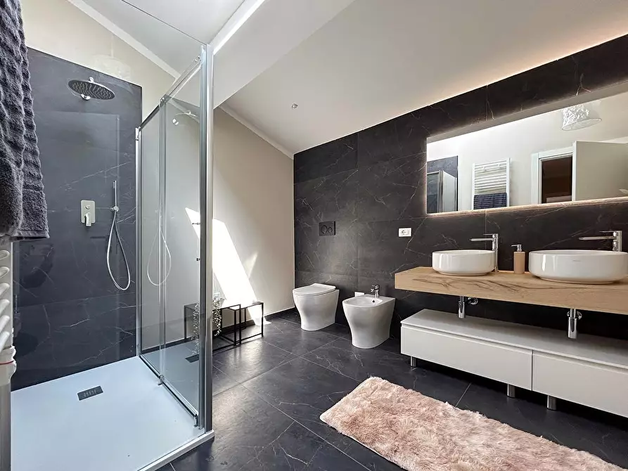 Immagine 27 di Mansarda in vendita  a Livorno