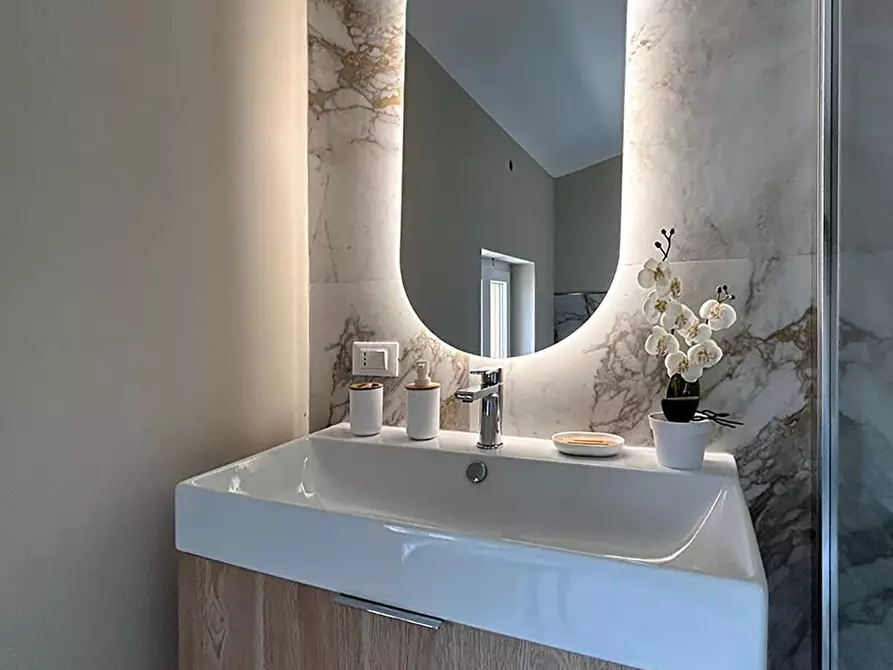 Immagine 33 di Mansarda in vendita  a Livorno