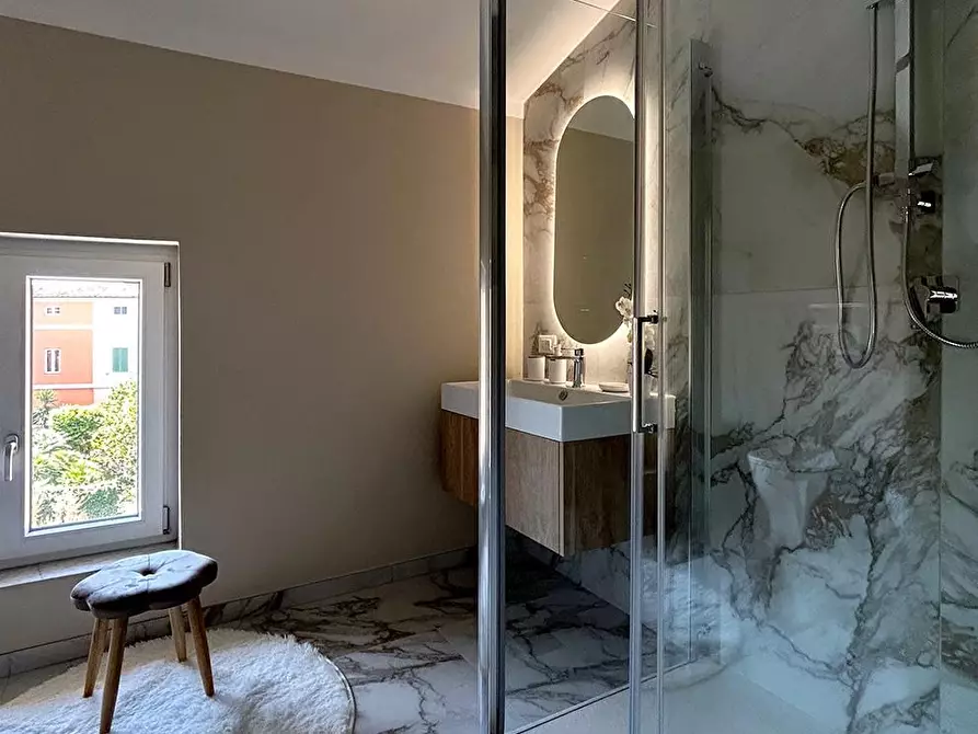 Immagine 31 di Mansarda in vendita  a Livorno