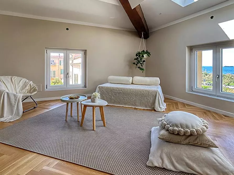 Immagine 9 di Mansarda in vendita  a Livorno