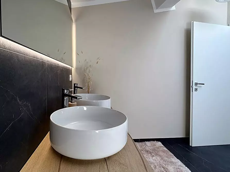 Immagine 28 di Mansarda in vendita  a Livorno