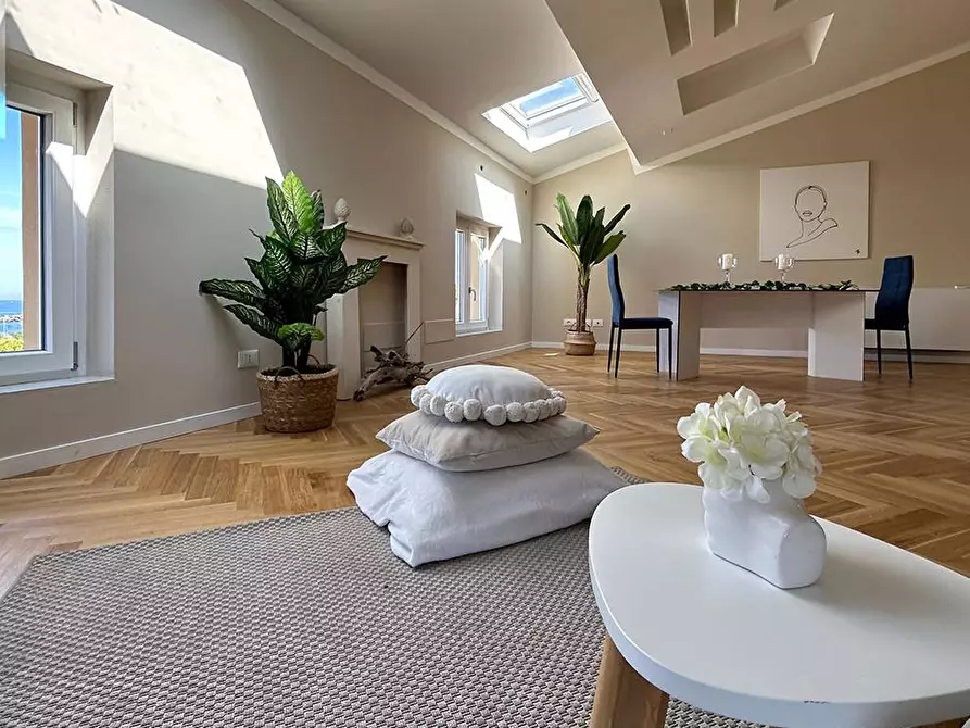 Immagine 11 di Mansarda in vendita  a Livorno