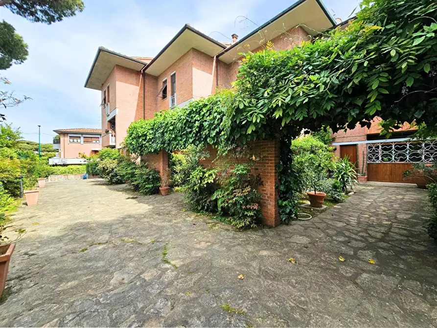 Immagine 36 di Villetta a schiera in vendita  a Pisa