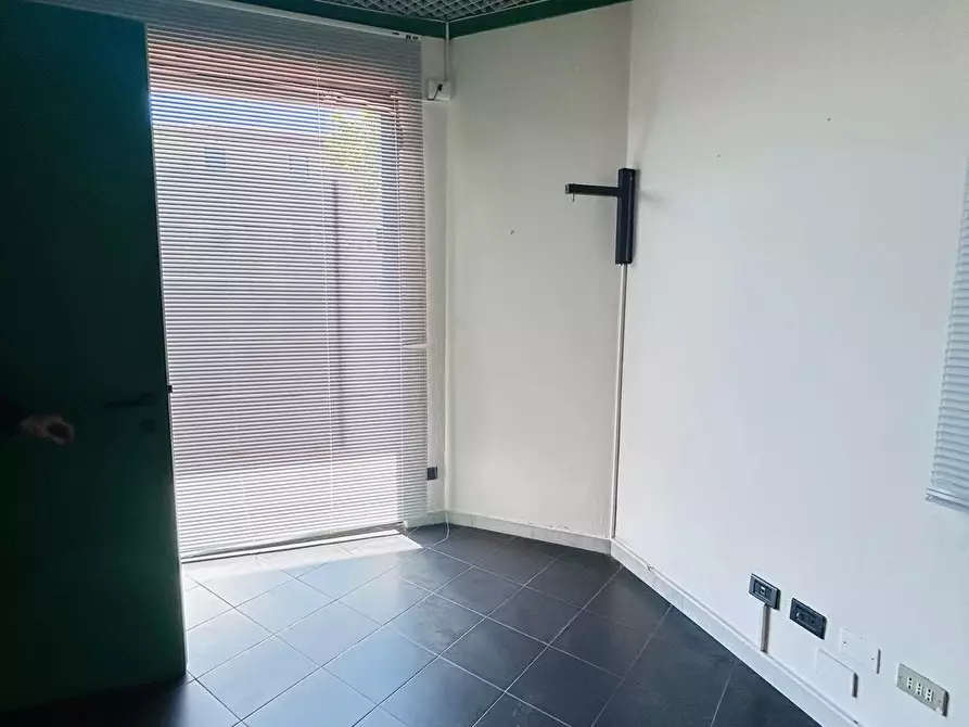 Immagine 4 di Ufficio in affitto  a Aulla