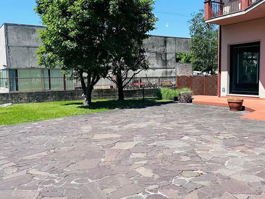 Immagine 10 di Ufficio in affitto  a Aulla