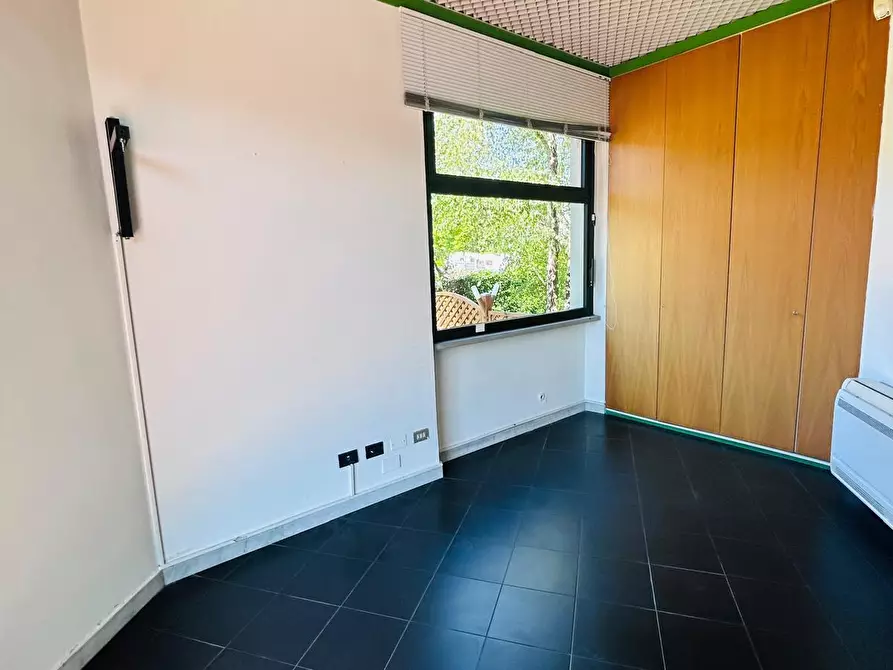 Immagine 5 di Ufficio in affitto  a Aulla