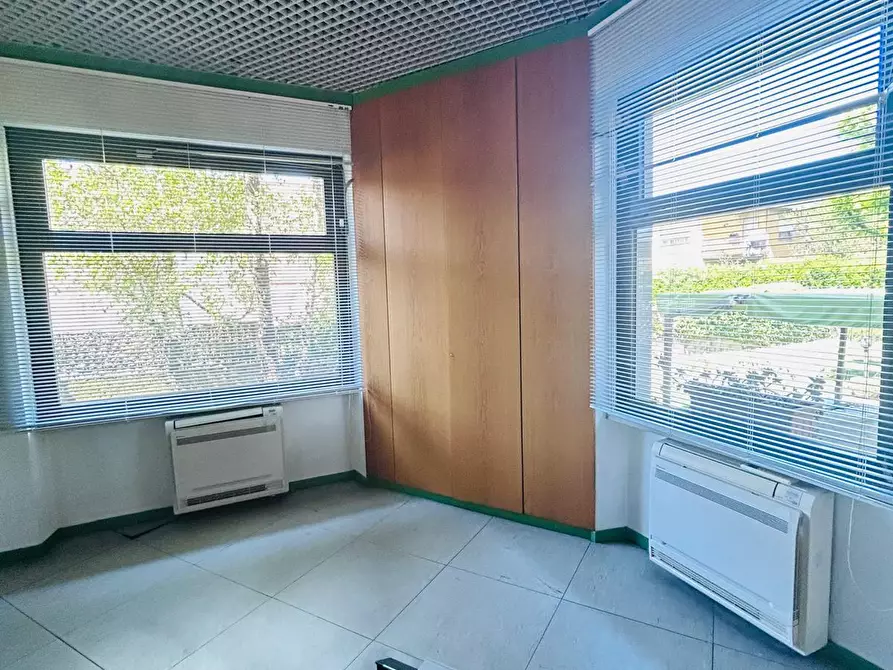 Immagine 7 di Ufficio in affitto  a Aulla