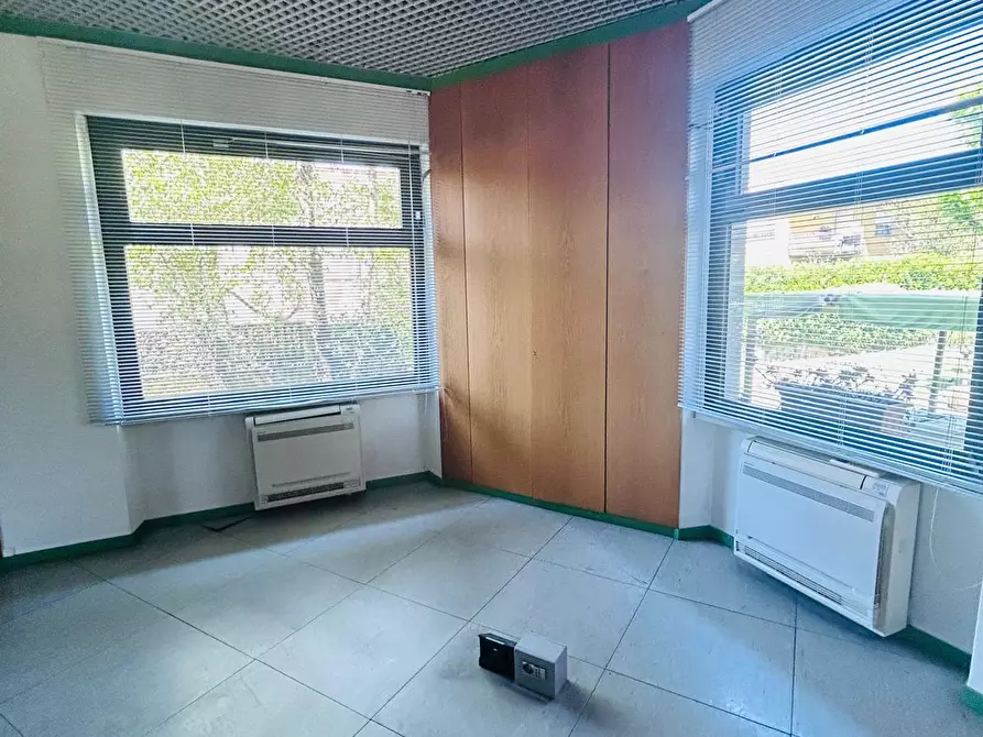 Immagine 8 di Ufficio in affitto  a Aulla