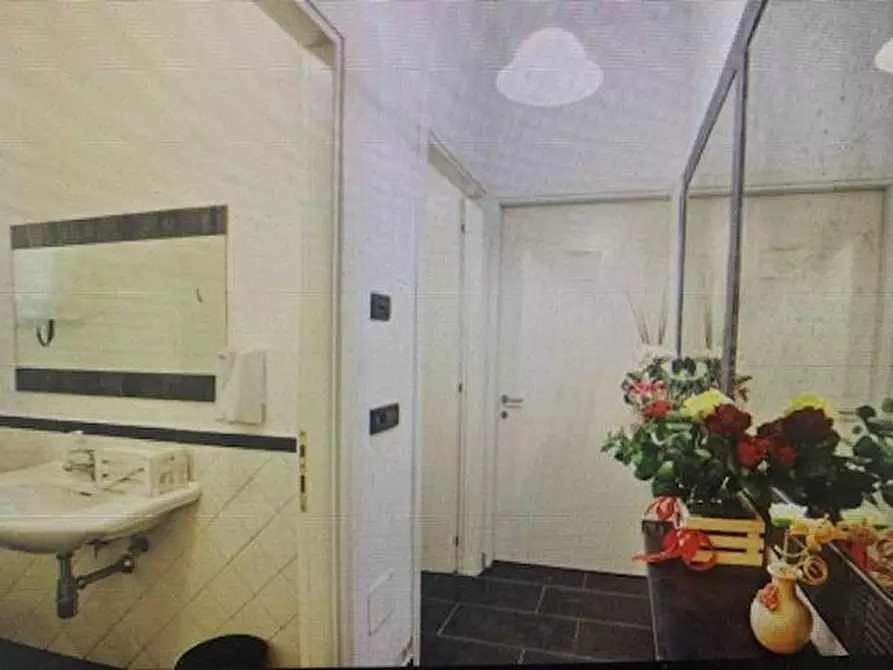 Immagine 11 di Locale commerciale in vendita  a Casciana Terme Lari