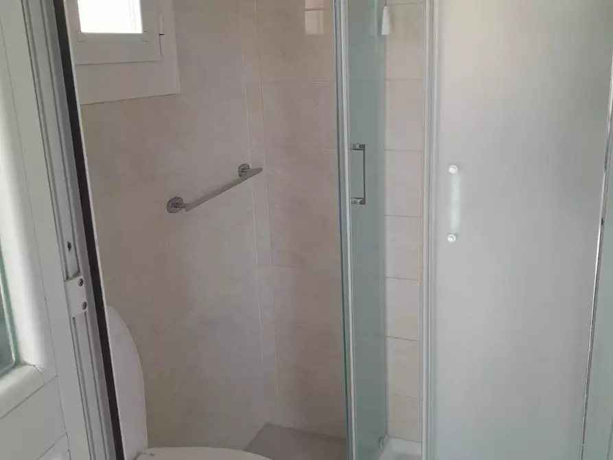 Immagine 10 di Appartamento in vendita  a Livorno