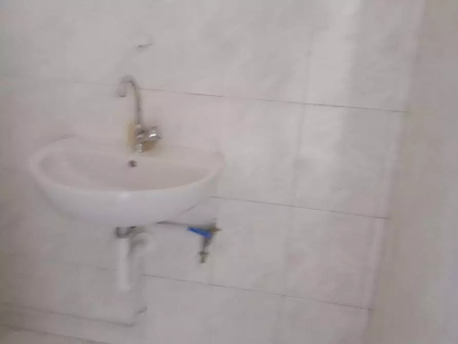 Immagine 5 di Locale commerciale in affitto  a Pisa