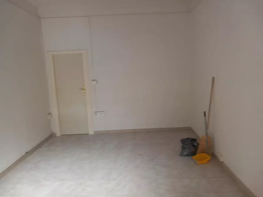 Immagine 6 di Locale commerciale in affitto  a Pisa