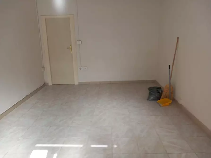 Immagine 3 di Locale commerciale in affitto  a Pisa