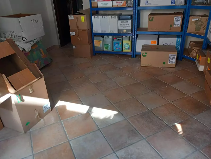 Immagine 4 di Locale commerciale in affitto  a Pisa