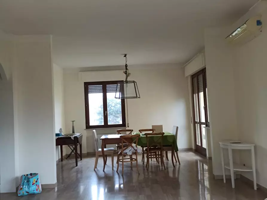 Immagine 17 di Appartamento in vendita  a Lucca