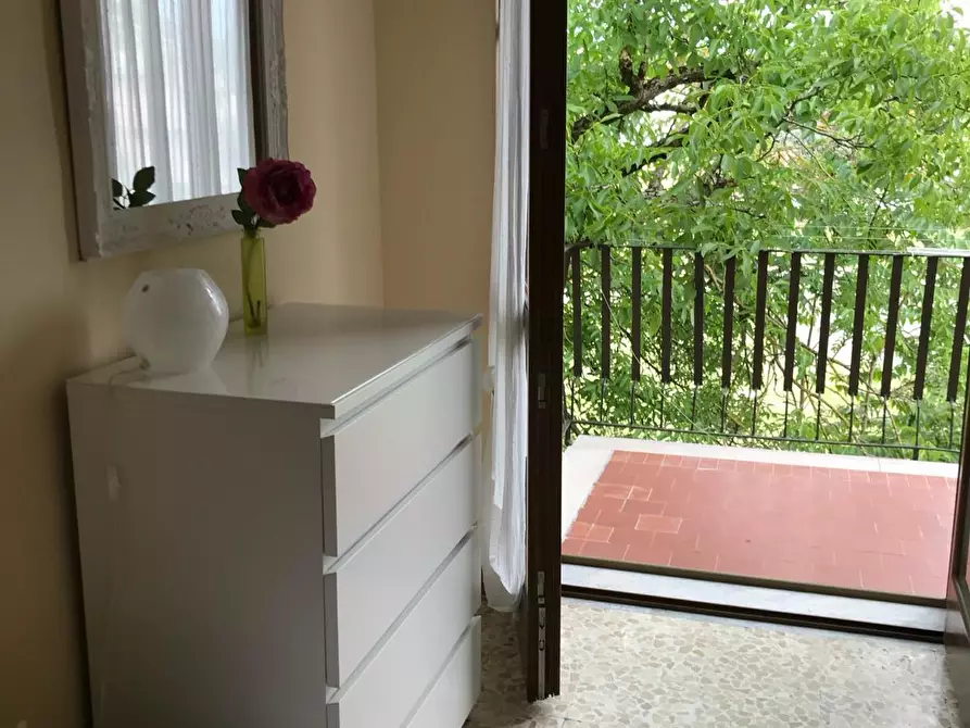 Immagine 11 di Appartamento in vendita  a Lucca