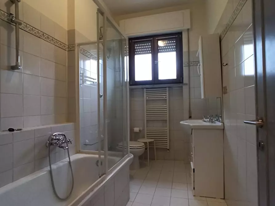 Immagine 21 di Appartamento in vendita  a Lucca