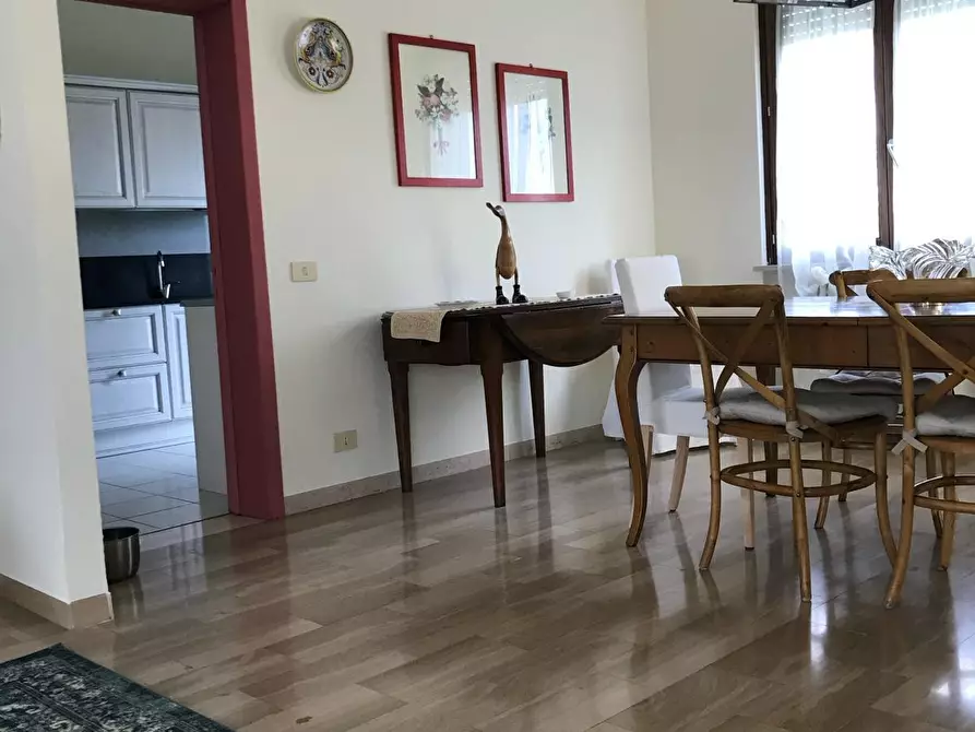 Immagine 10 di Appartamento in vendita  a Lucca