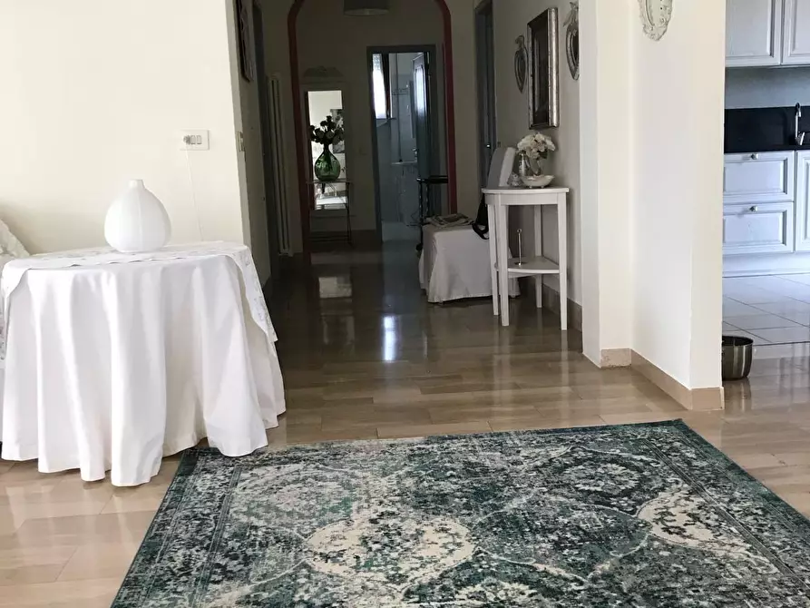 Immagine 6 di Appartamento in vendita  a Lucca