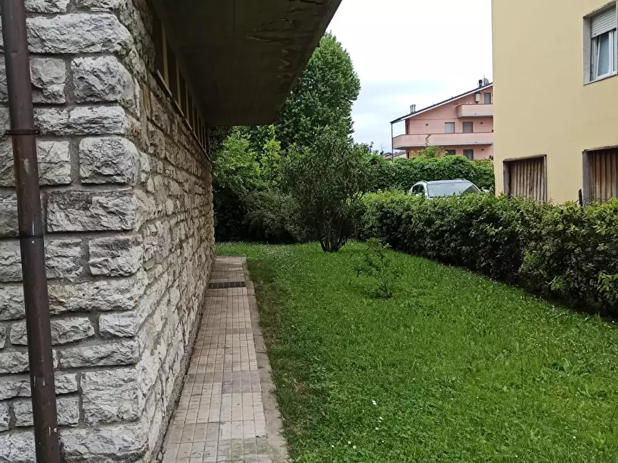 Immagine 34 di Appartamento in vendita  a Lucca