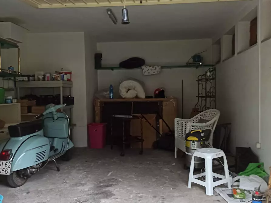 Immagine 37 di Appartamento in vendita  a Lucca