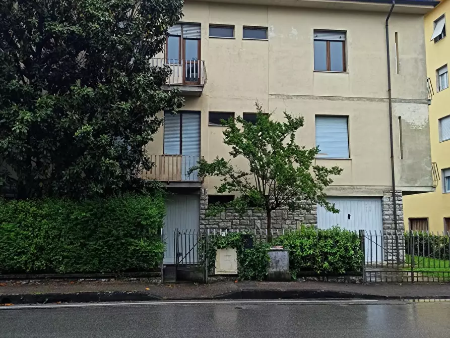 Immagine 39 di Appartamento in vendita  a Lucca