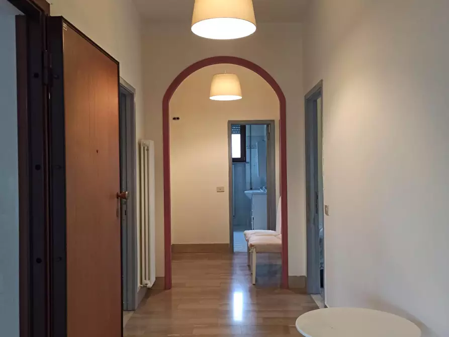 Immagine 5 di Appartamento in vendita  a Lucca